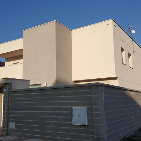 Irlanda - 5 Bedrooms Private House 300m From * Roquetas de Mar