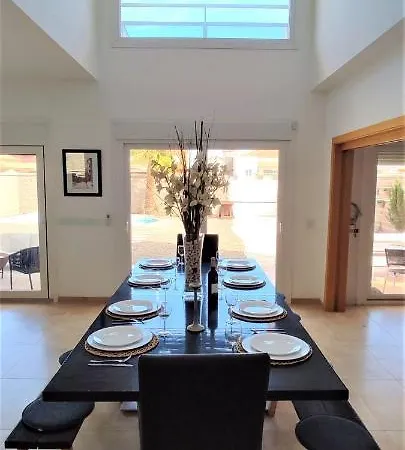 5 Bedrooms Private House 300m From シャレー