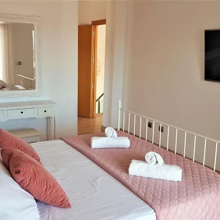 5 Bedrooms Private House 300m From シャレー ロケタス・デ・マル