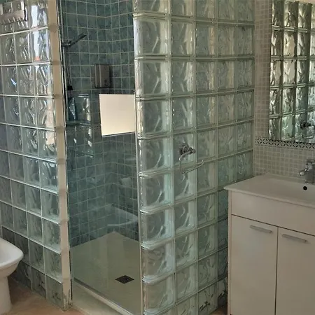 5 Bedrooms Private House 300m From *